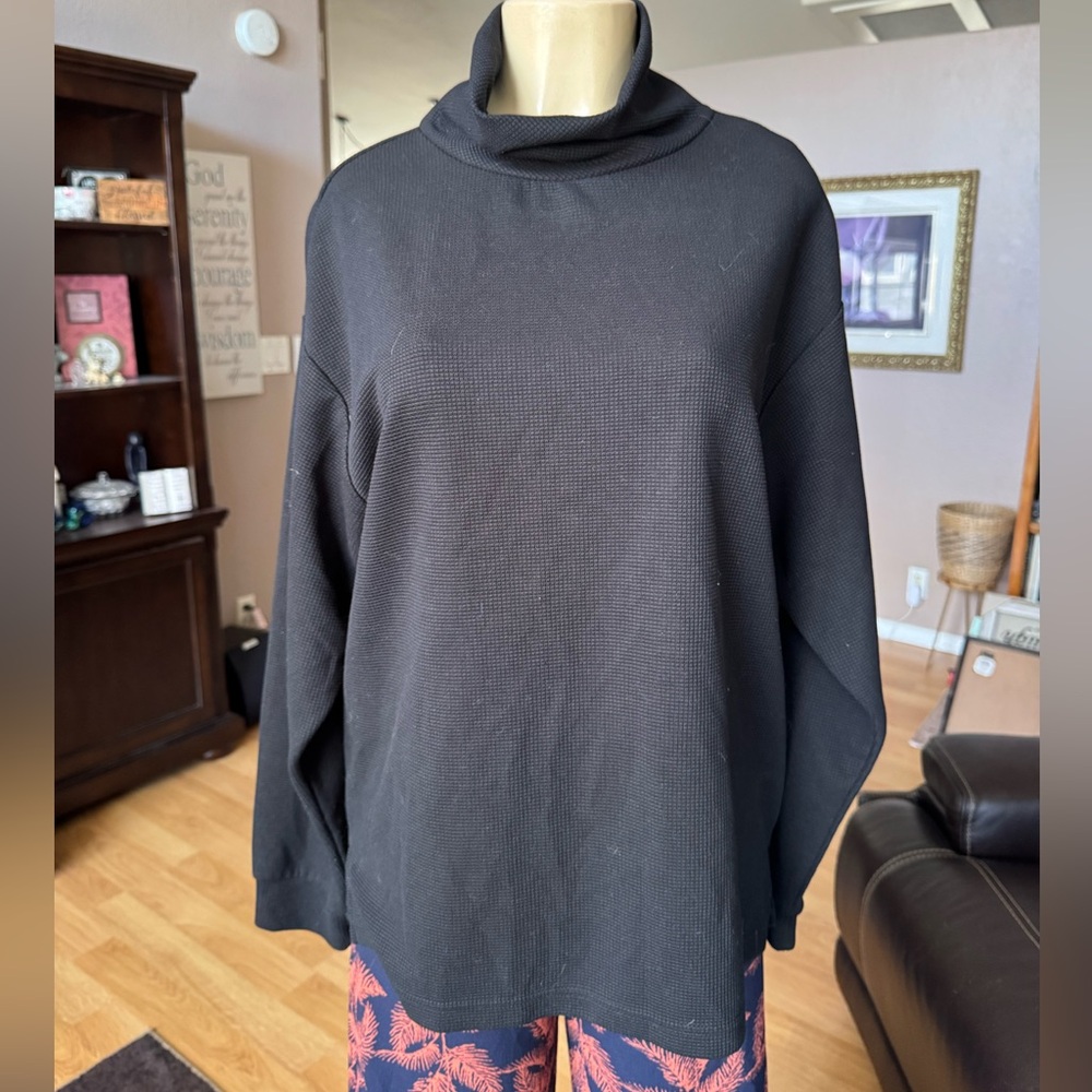 New Wave Street Culture black long sleeve turtleneck sweater-size M/L